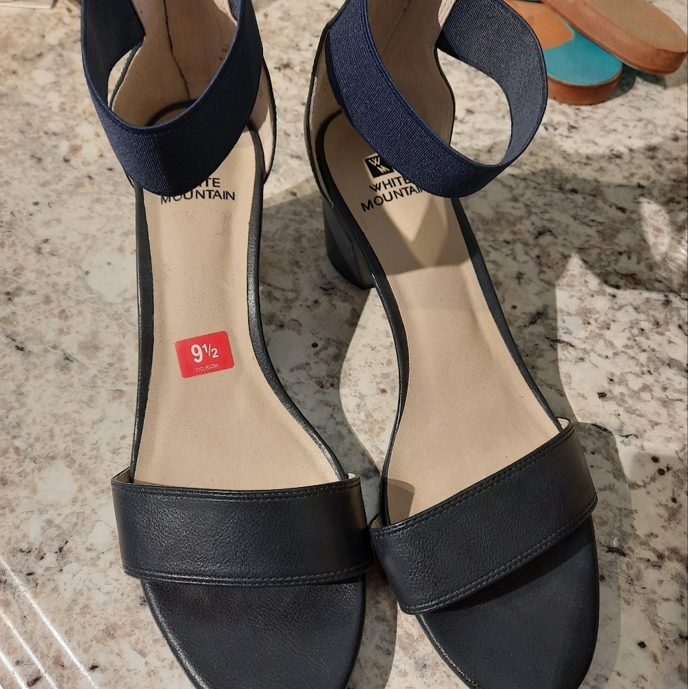 White Mountain navy sandals shoes